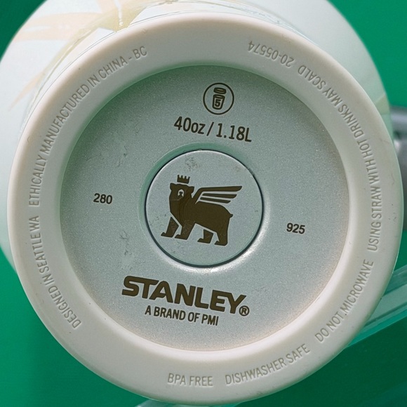 Stanley Cup Quencher Luxe 40 oz Tumbler Starlight Shimmer Gold Star Design, New - Picture 6 of 13